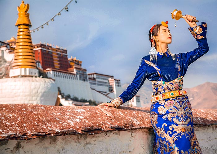 Lhasa to Shigatse train