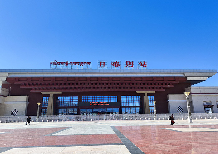 Lhasa to Shigatse train