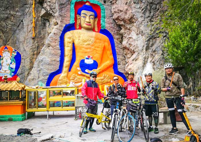 Niedan Buddha near Lhasa River, Tibet Bike Tour