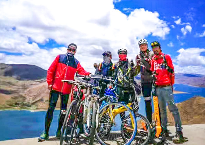 Cycling to Yamdrok Lake, Tibet Bike Tour