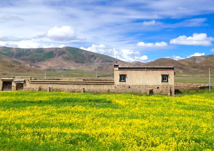 On the Way to Lhatse