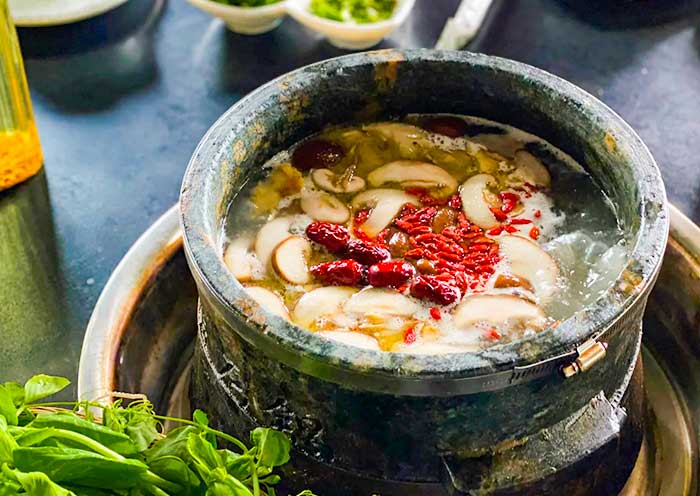 Lu Lang Stone Pot Chicken