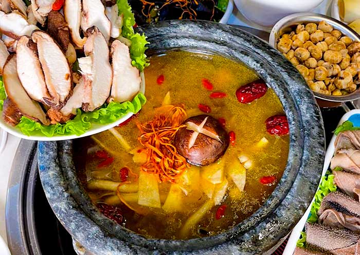 Lu Lang Stone Pot Chicken