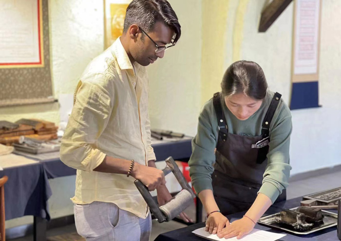 Tibetan Calligraphy Experience in Lhasa Tibetan Calligraphy Experience in Lhasa