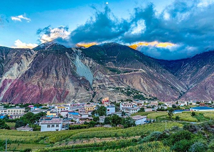 Sichuan-Tibet overland tour passes through Mangkang County
