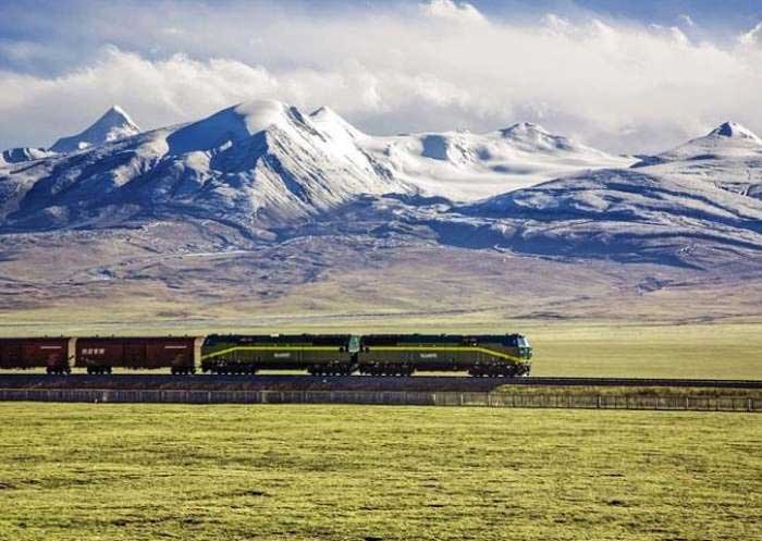 Beauty views along Qinghai-Tibet Railway