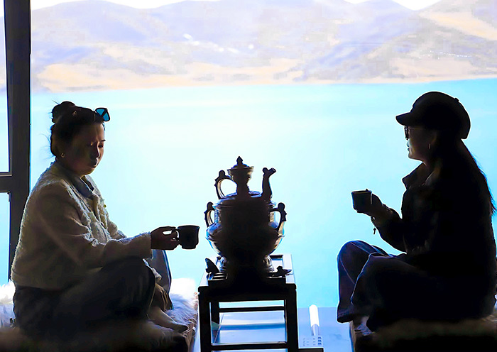 Yamdrok Lake Dining Environment