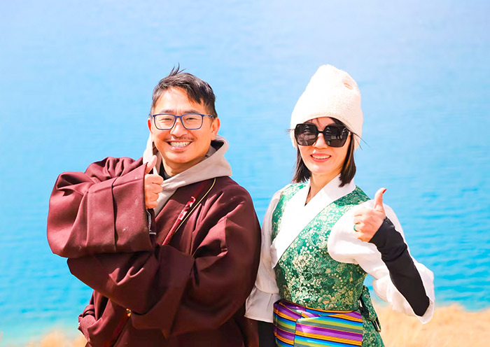 Yamdrok Lake Tibetan Dress Photo Time