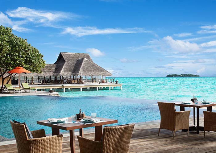 Pool-Side Bar and Grill Pool-Side Bar and Grill